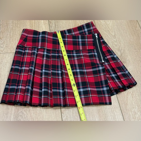 AQUA Red Plaid Pleated Mini Skirt Zip Detail Size Small - Picture 4 of 5